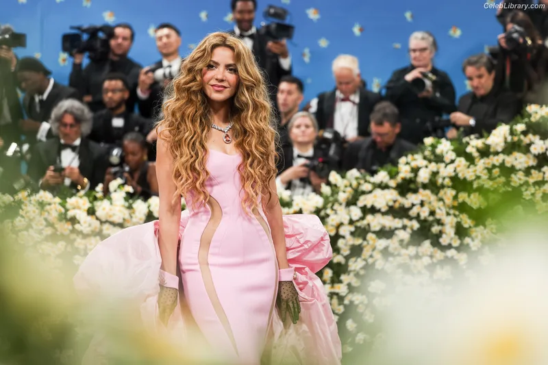 Shakira photo 18 of 1543