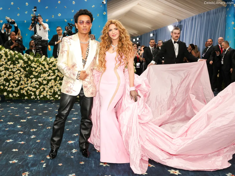 Shakira photo 20 of 1543