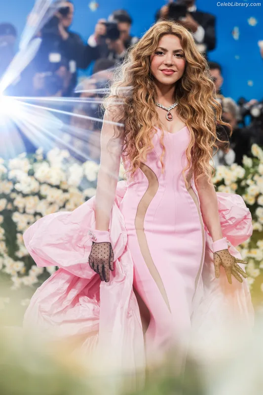 Shakira photo 22 of 1543