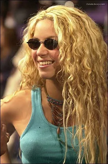 Shakira photo 23 of 1543