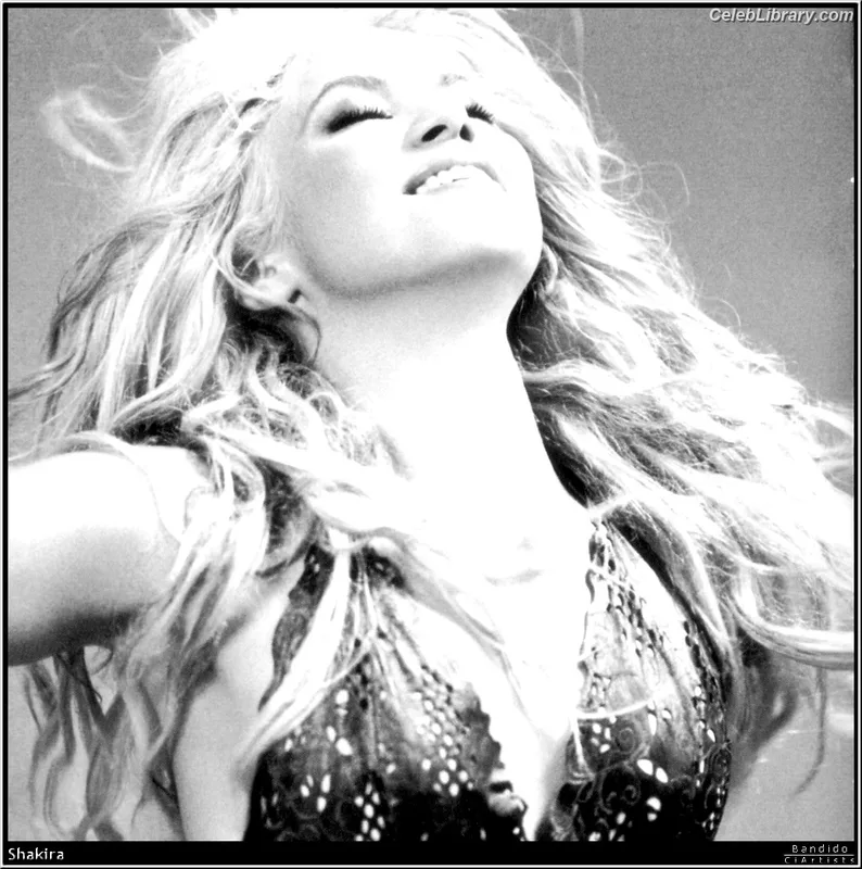 Shakira photo 7 of 1543