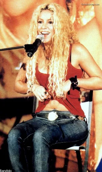 Shakira photo 10 of 1543