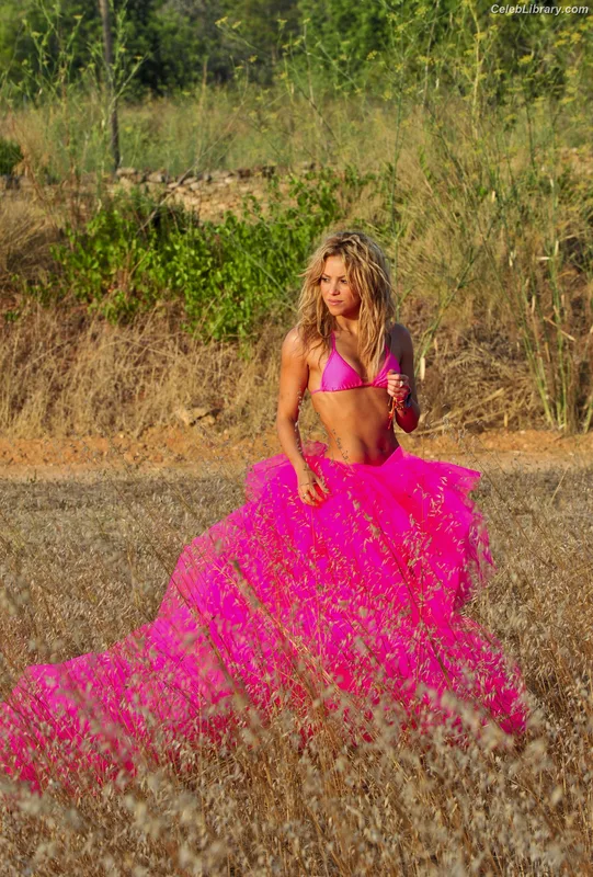 Shakira photo 2 of 1543