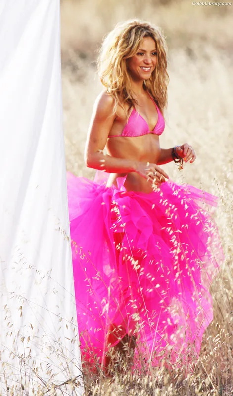 Shakira photo 18 of 1543