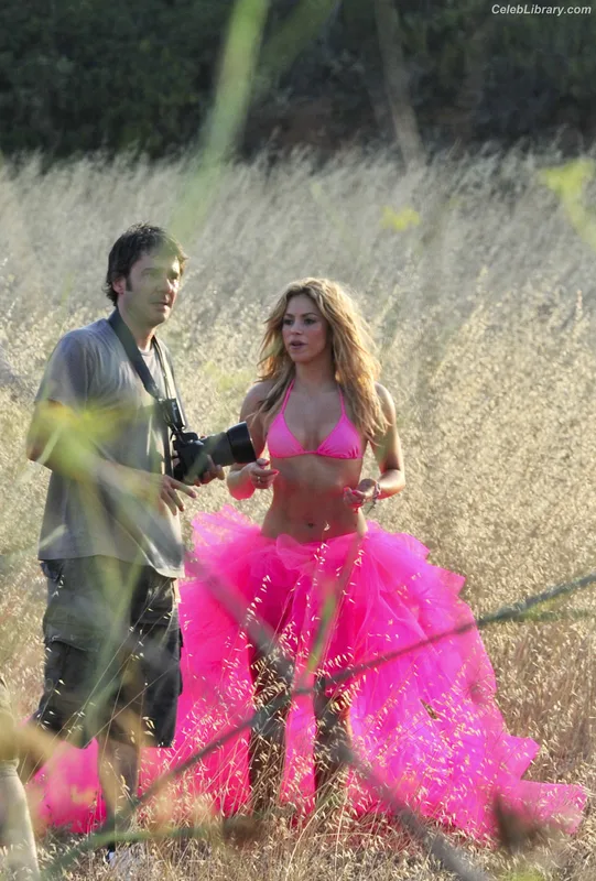 Shakira photo 11 of 1543