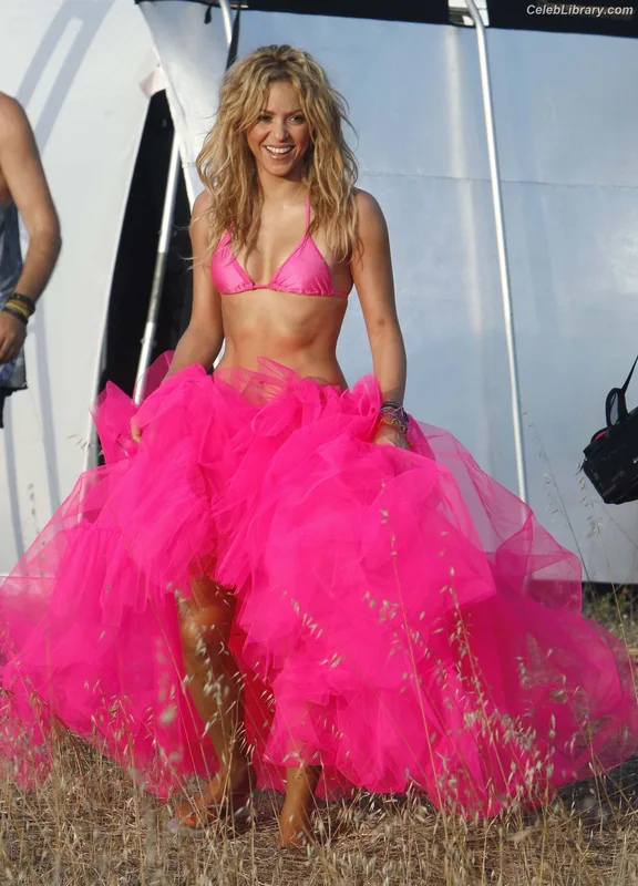 Shakira photo 14 of 1543