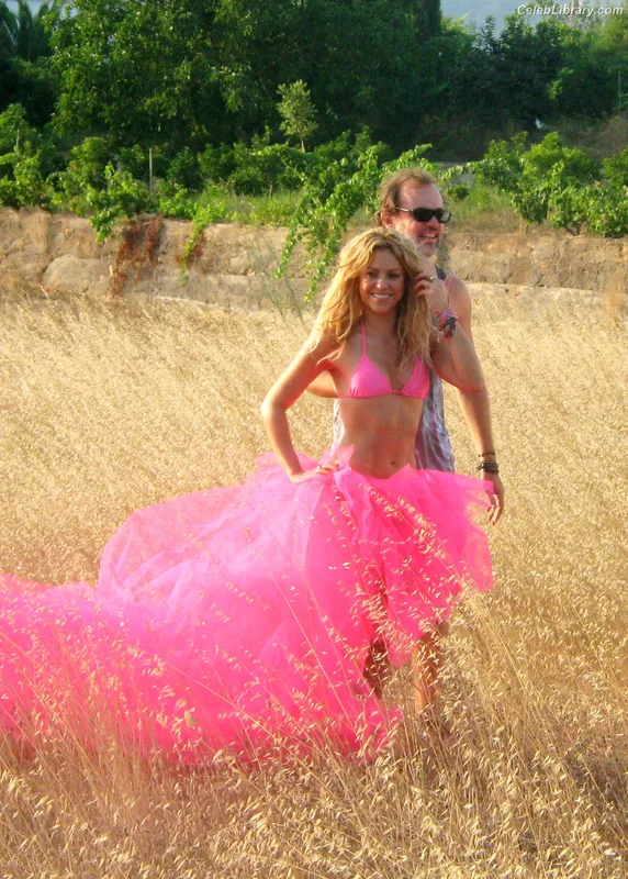 Shakira photo 18 of 1543
