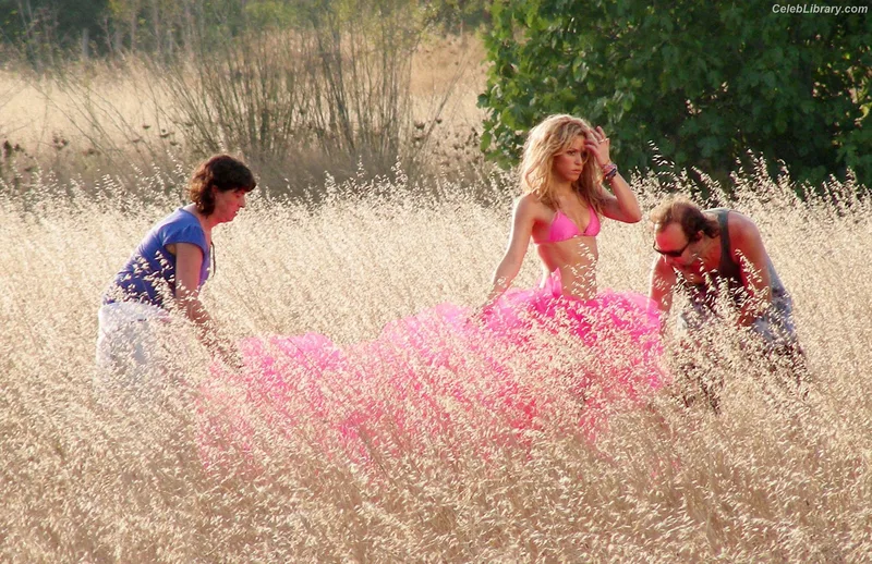 Shakira photo 2 of 1543
