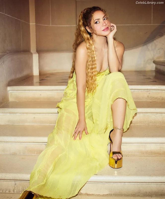 Shakira photo 4 of 1543