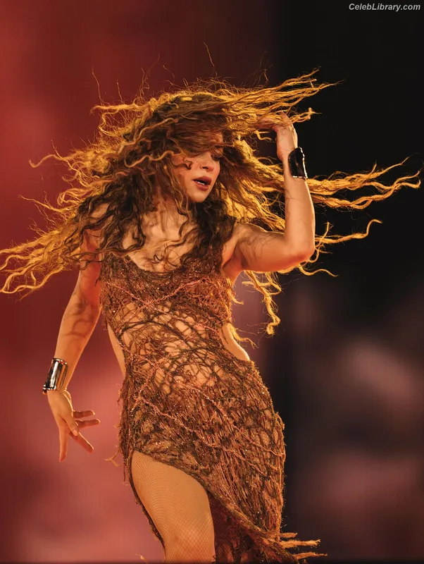Shakira photo 12 of 1543