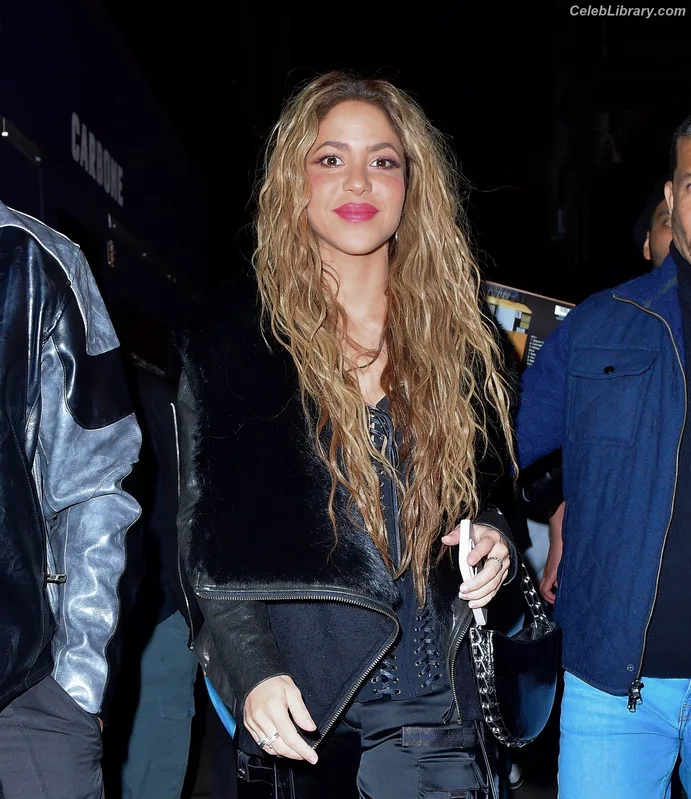 Shakira photo 2 of 1543