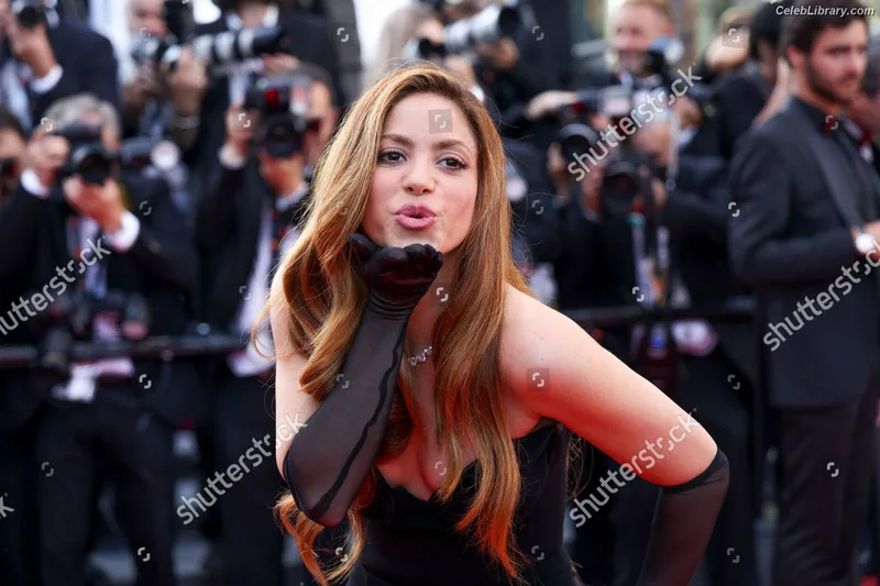 Shakira photo 6 of 1543