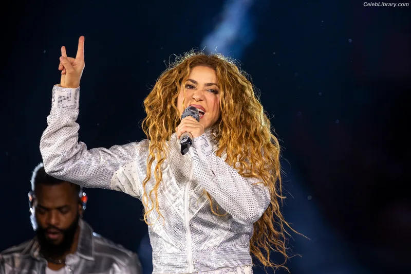 Shakira photo 8 of 1543