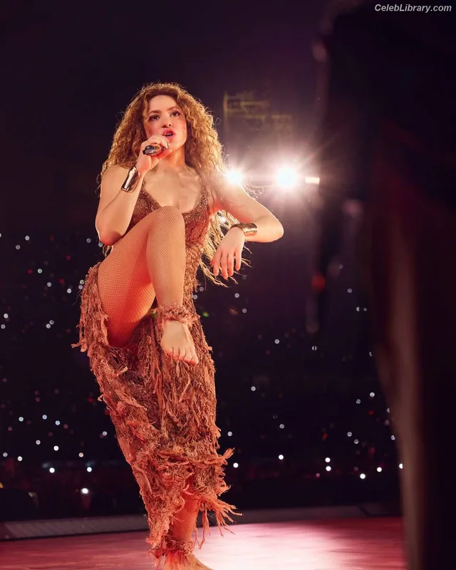 Shakira photo 23 of 1543