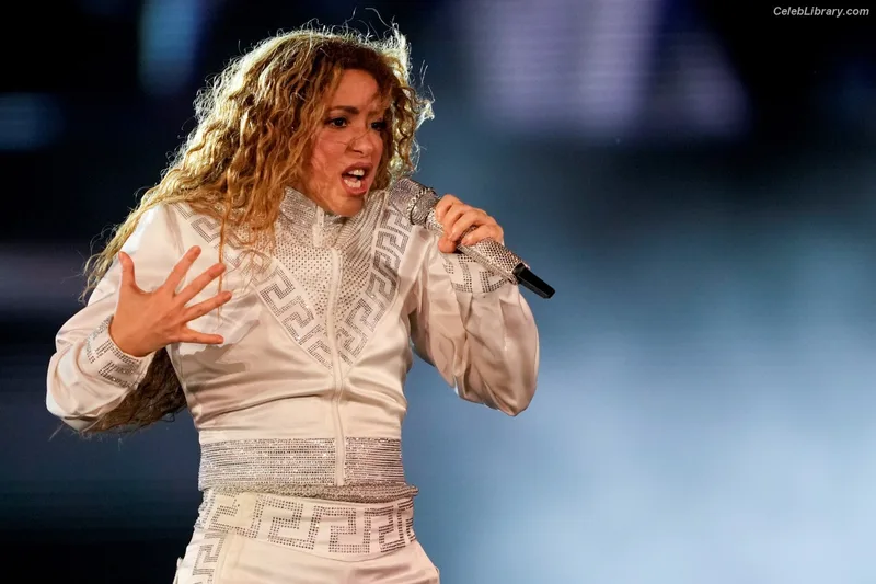 Shakira photo 24 of 1543