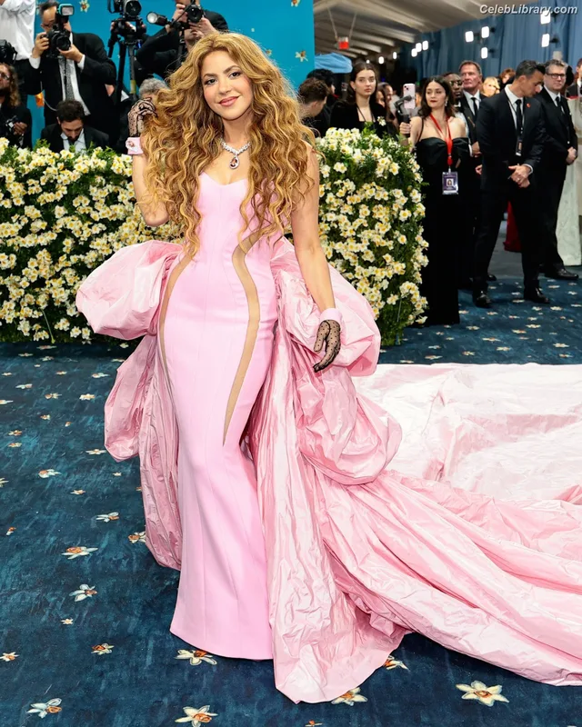 Shakira photo 5 of 1543