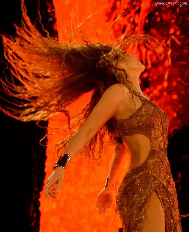 Shakira photo 8 of 1543