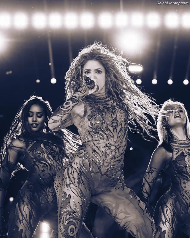 Shakira photo 21 of 1543