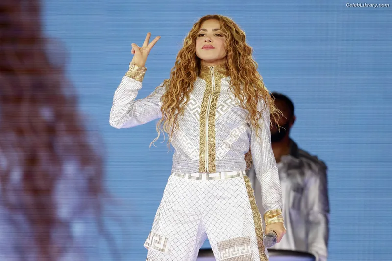 Shakira photo 18 of 1543