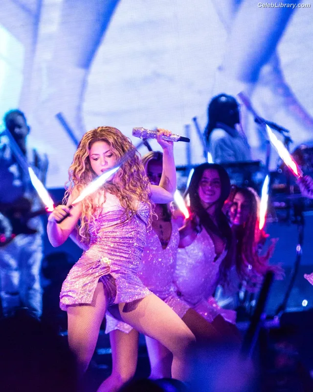 Shakira photo 22 of 1543