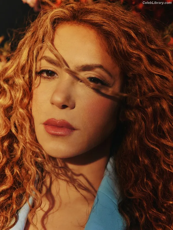 Shakira photo 3 of 1543