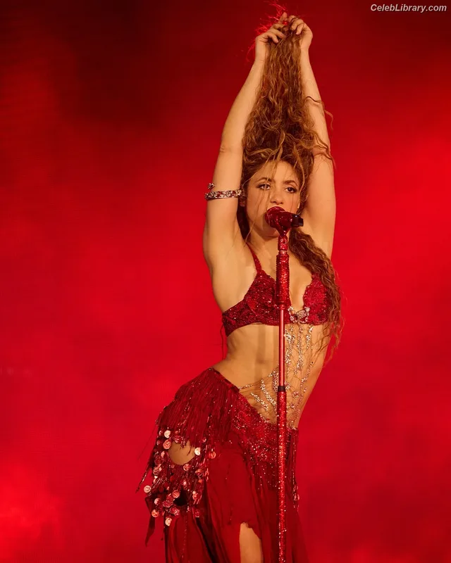 Shakira photo 15 of 1543