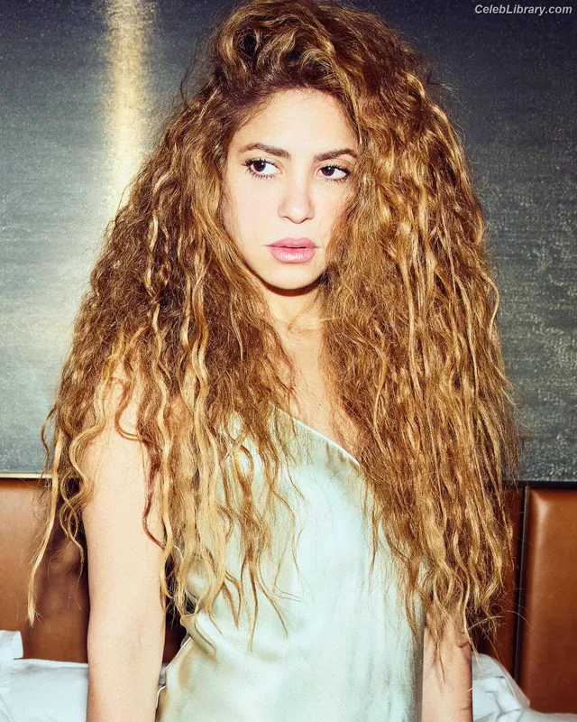 Shakira photo 22 of 1543