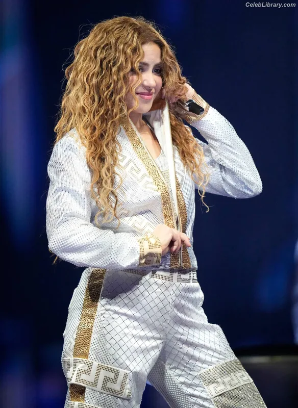 Shakira photo 24 of 1543