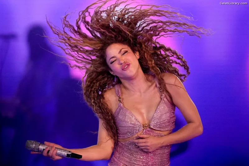 Shakira photo 20 of 1543