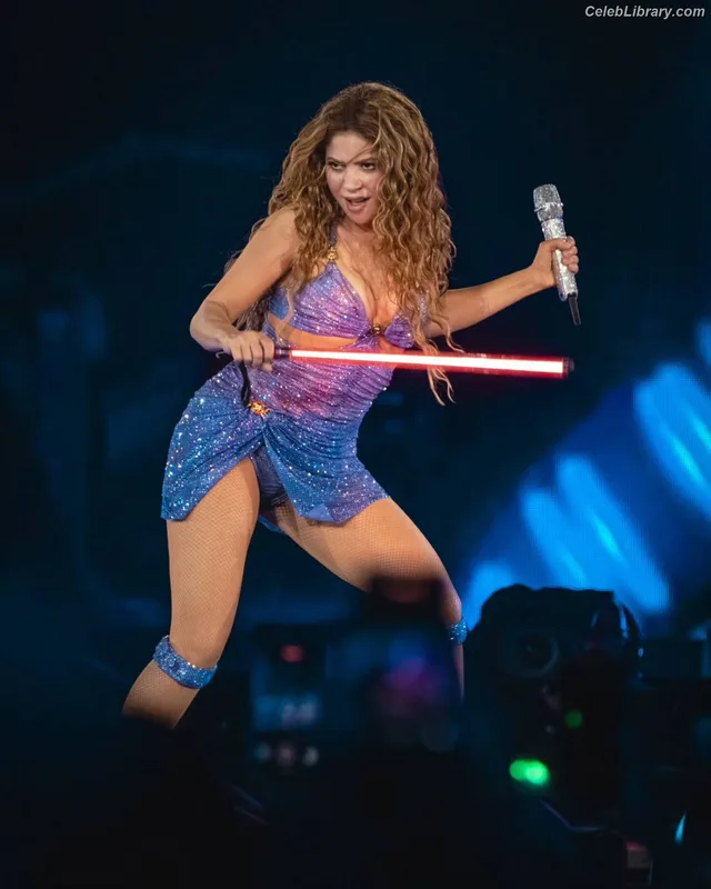 Shakira photo 22 of 1543