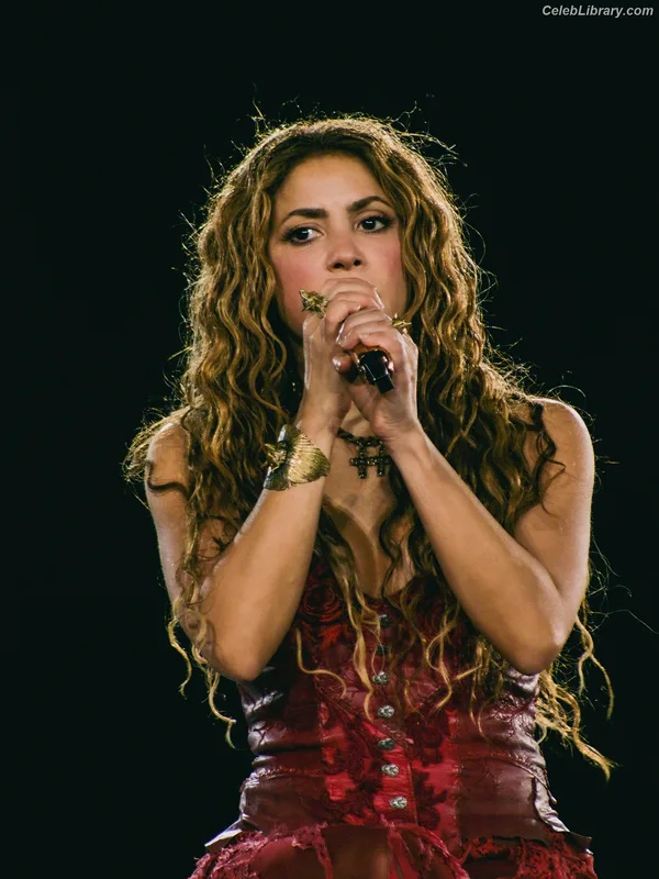 Shakira photo 4 of 1543