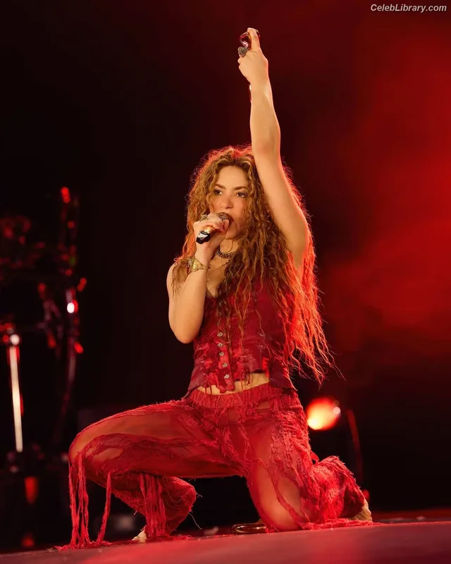 Shakira photo 5 of 1543