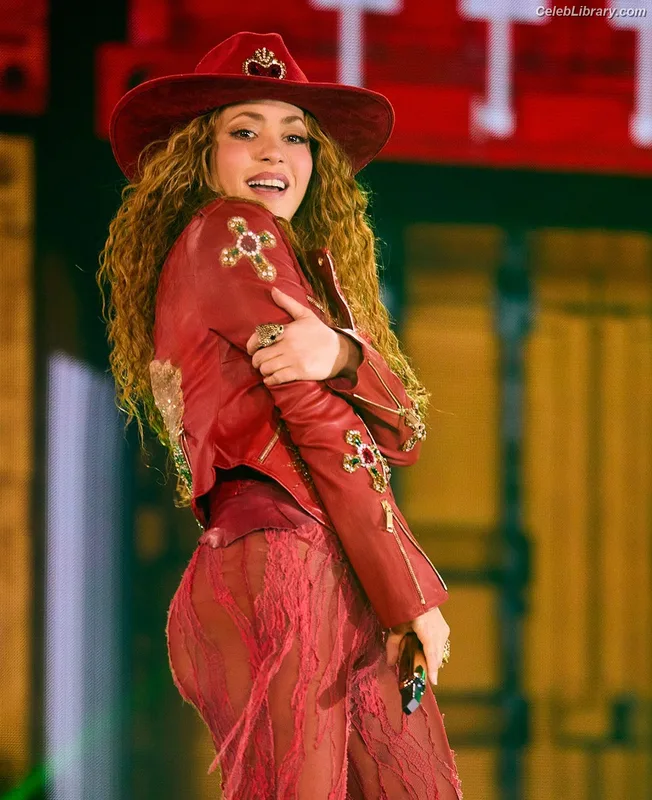 Shakira photo 10 of 1543
