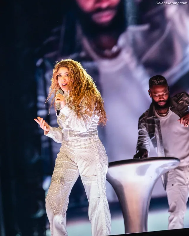Shakira photo 20 of 1543