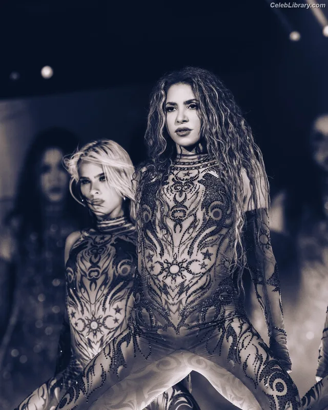 Shakira photo 22 of 1543
