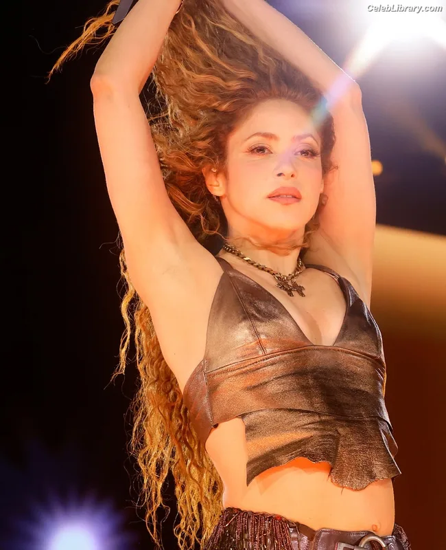 Shakira photo 6 of 1543