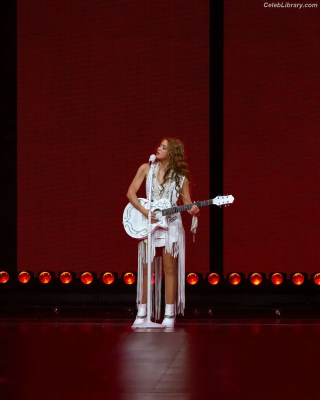 Shakira photo 21 of 1543