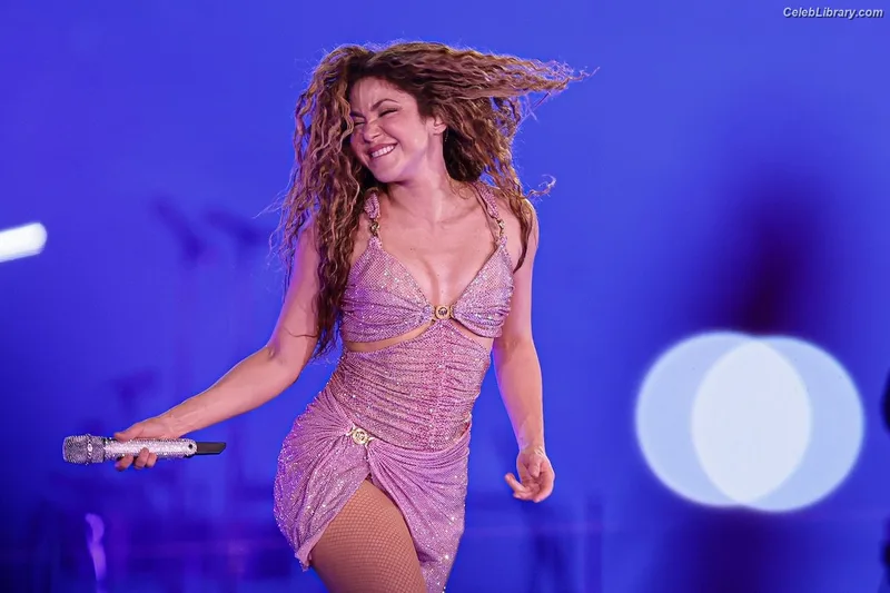 Shakira photo 4 of 1543