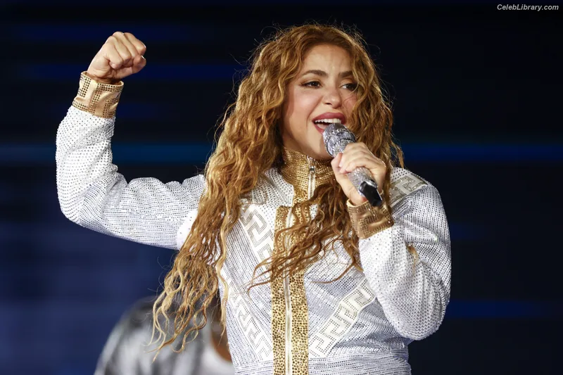 Shakira photo 12 of 1543