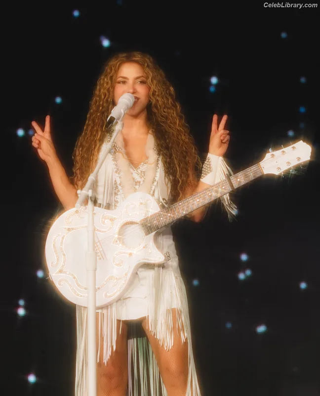 Shakira photo 21 of 1543