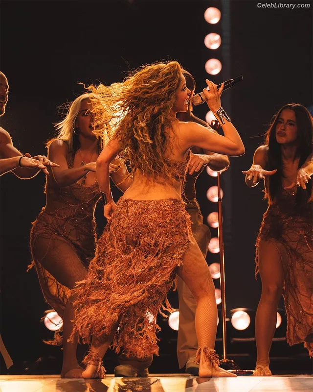 Shakira photo 17 of 1543