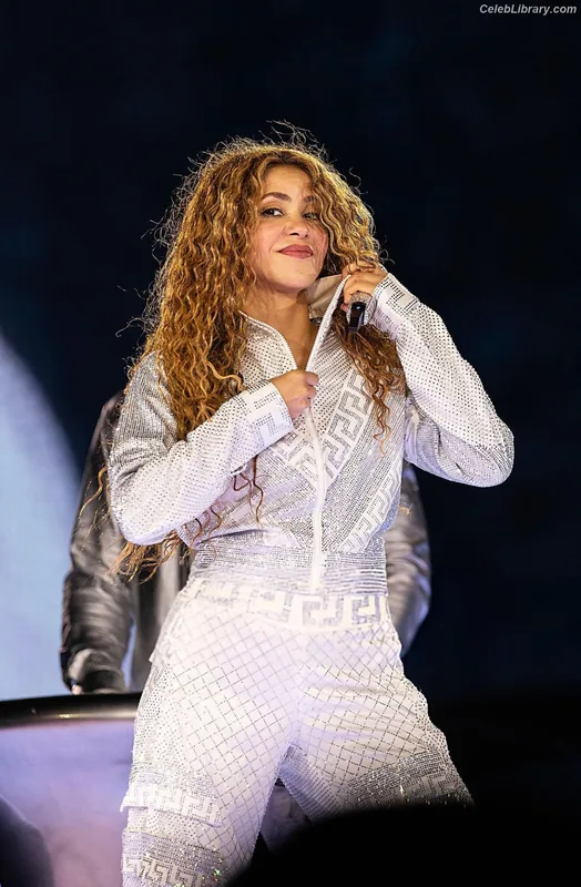 Shakira photo 21 of 1543