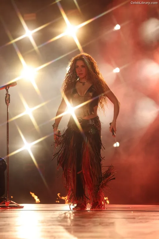 Shakira photo 18 of 1543