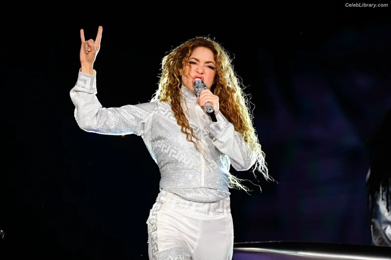 Shakira photo 19 of 1543