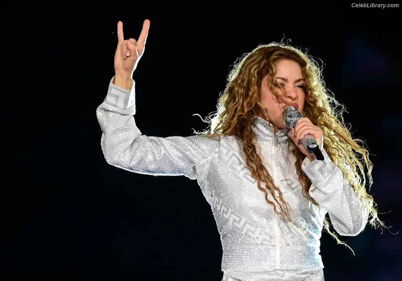 Shakira photo 2 of 1543