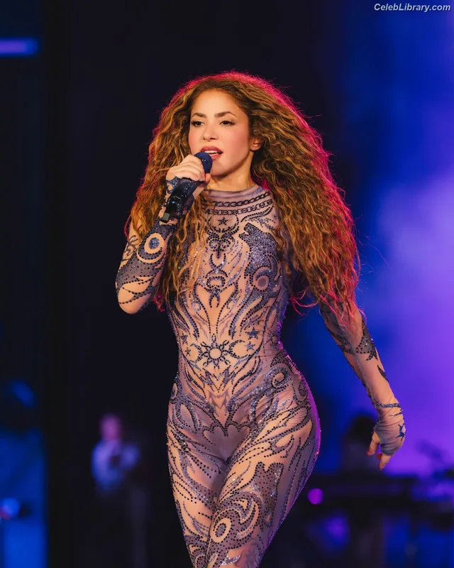 Shakira photo 21 of 1543