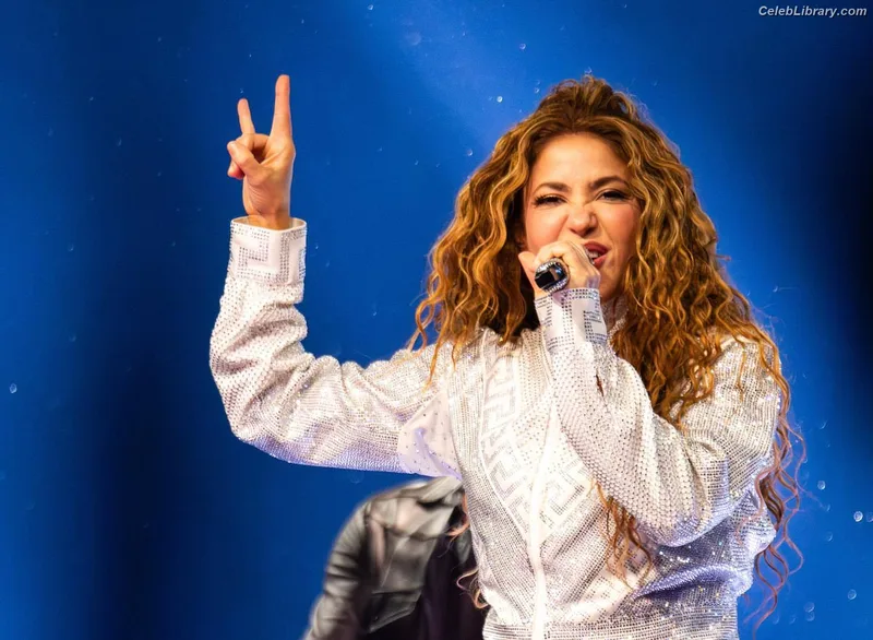 Shakira photo 16 of 1543