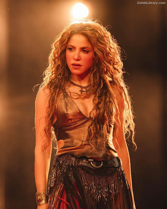 Shakira photo 5 of 1543