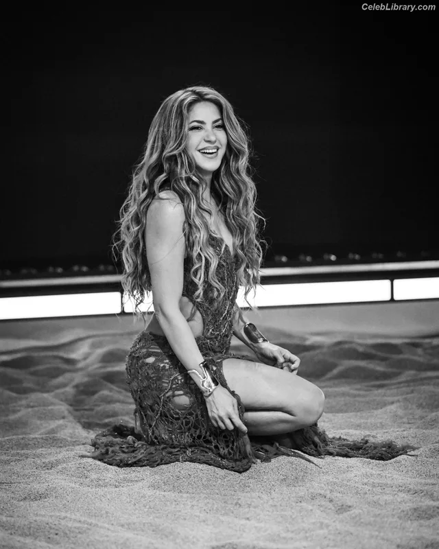 Shakira photo 6 of 1543