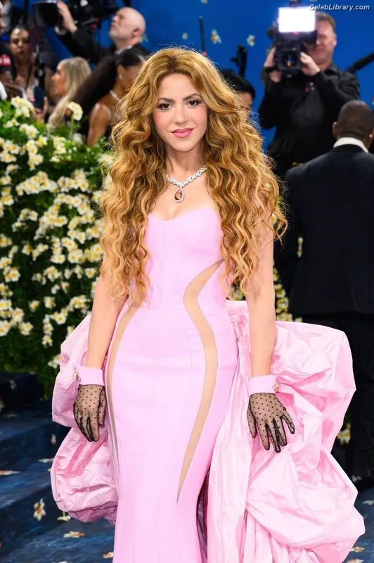 Shakira photo 20 of 1543